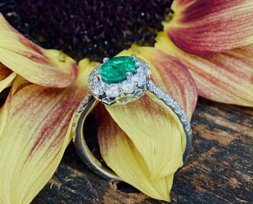 Platinum, 1.37 ct Emerald ring with Diamonds
