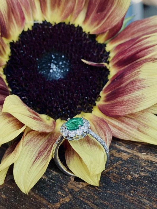 Platinum, 1.37 ct Emerald ring with Diamonds